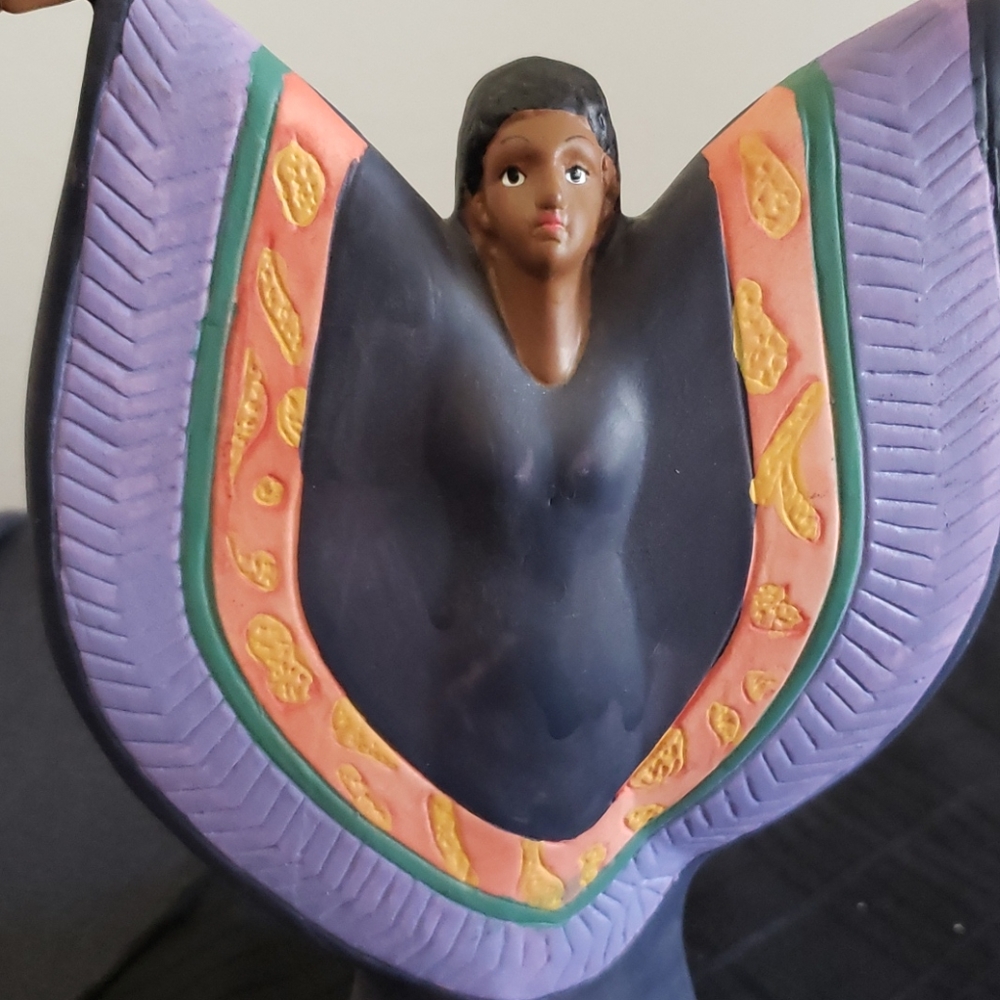 K's Collection Native Lady Figurine. - Picture 3 of 8